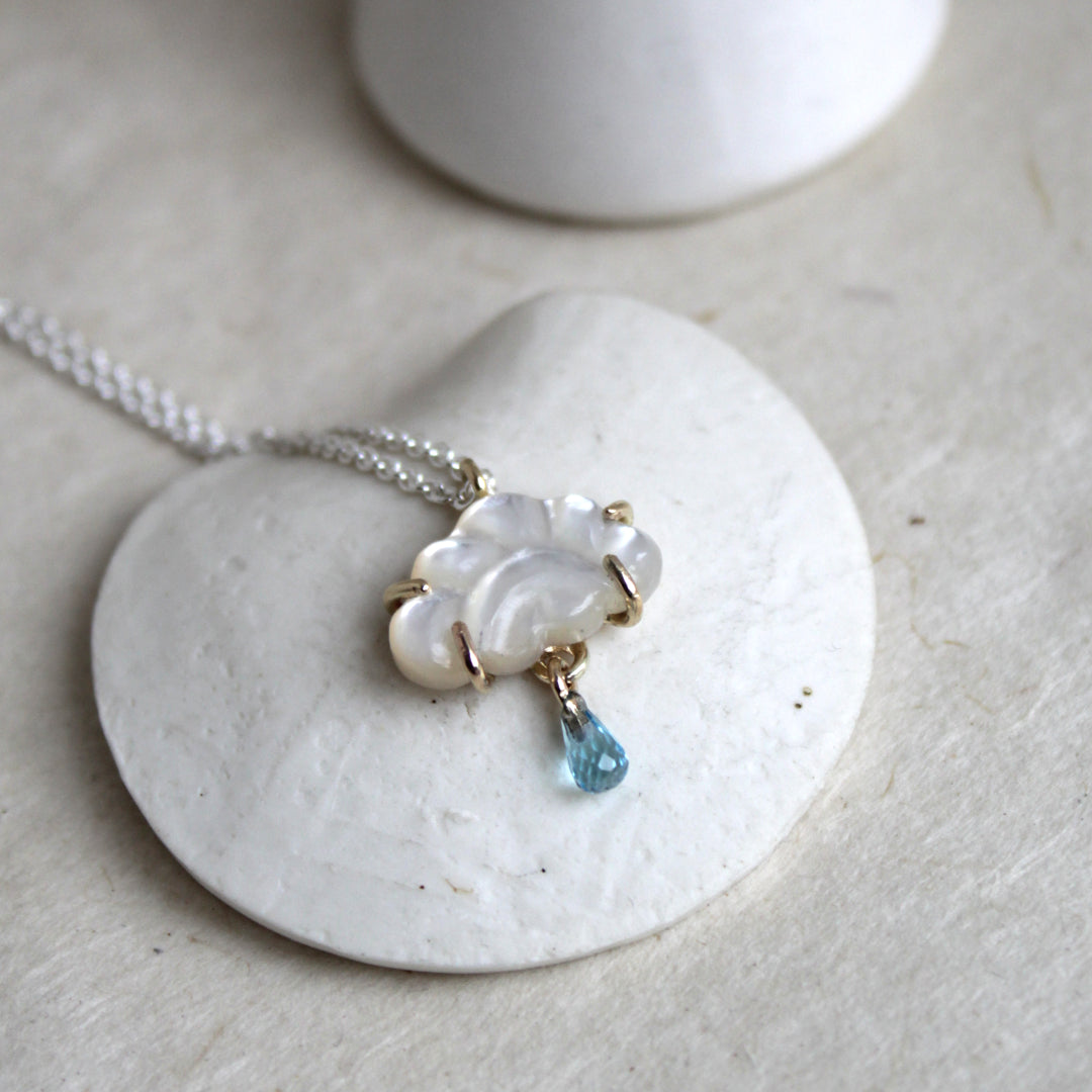 Wolkjes hanger goud met blauwe topaas