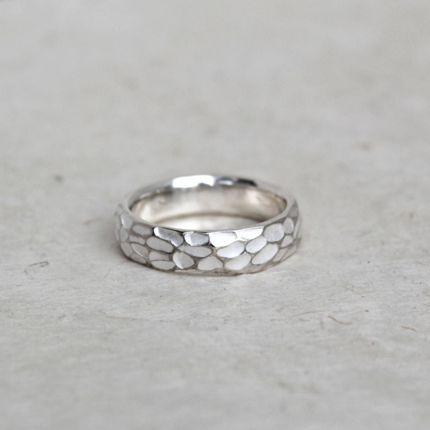Bewerkte herenring zilver, mat en glanzend