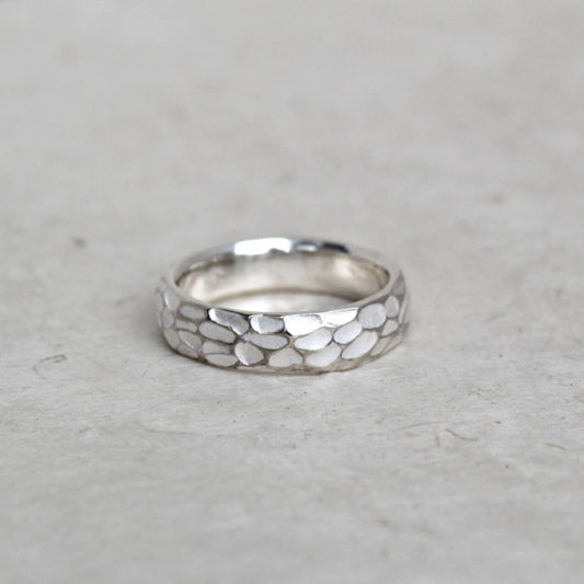 Bewerkte herenring zilver, mat en glanzend