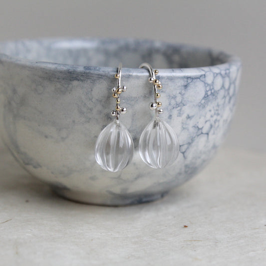 Drops of dew, bergkristal oorbellen zilver en goud