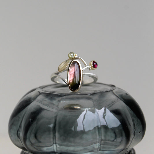 Ring ziliver met goud, toermalijn en diamant. 