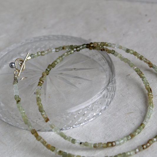 Grossulaar ketting "Dots"