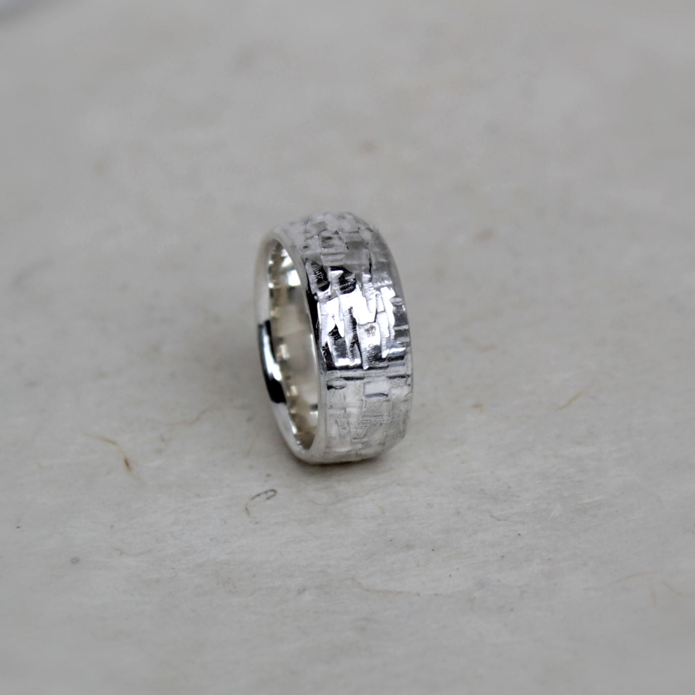 brede bewerkte herenring zilver