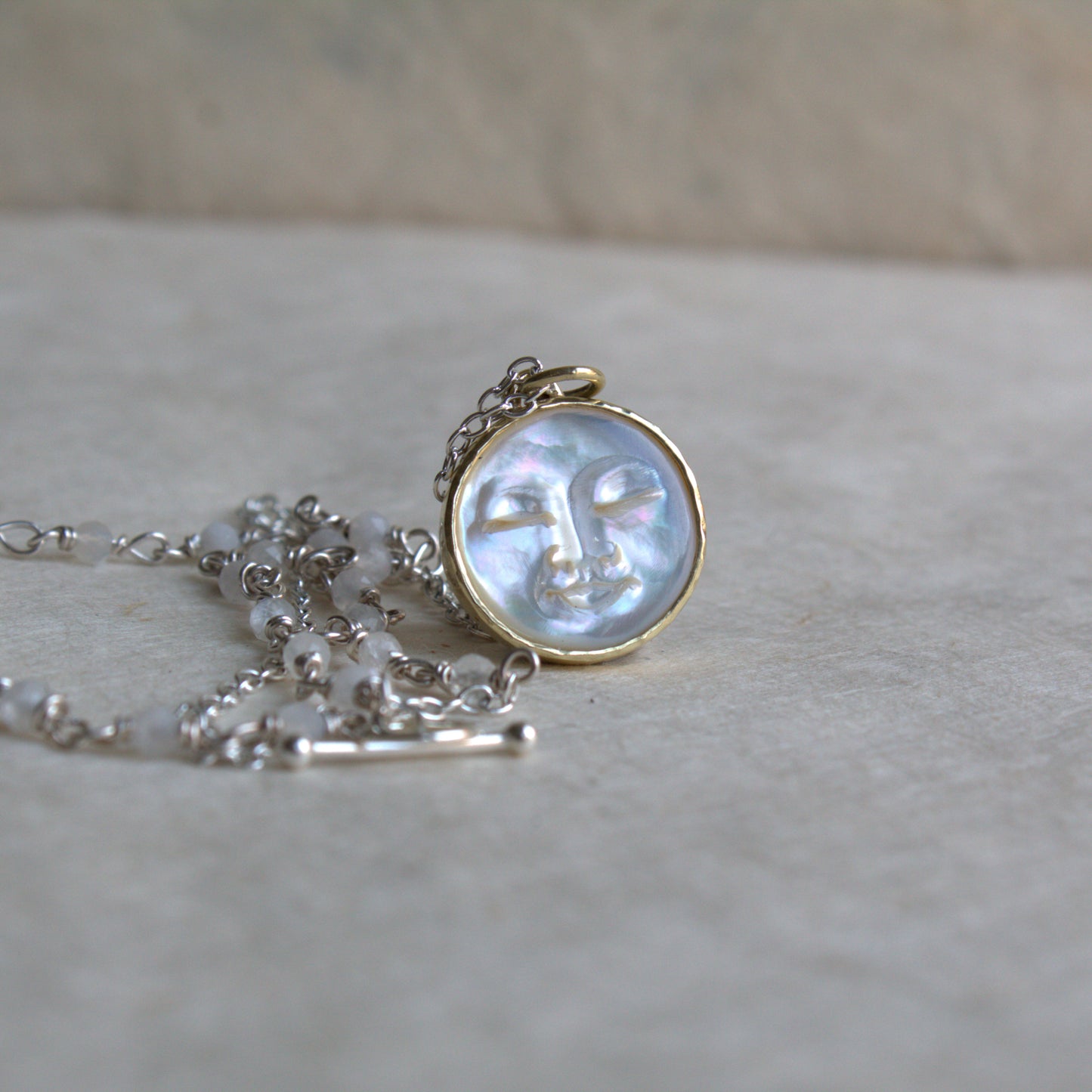 Moonchild, parelmoer en goud