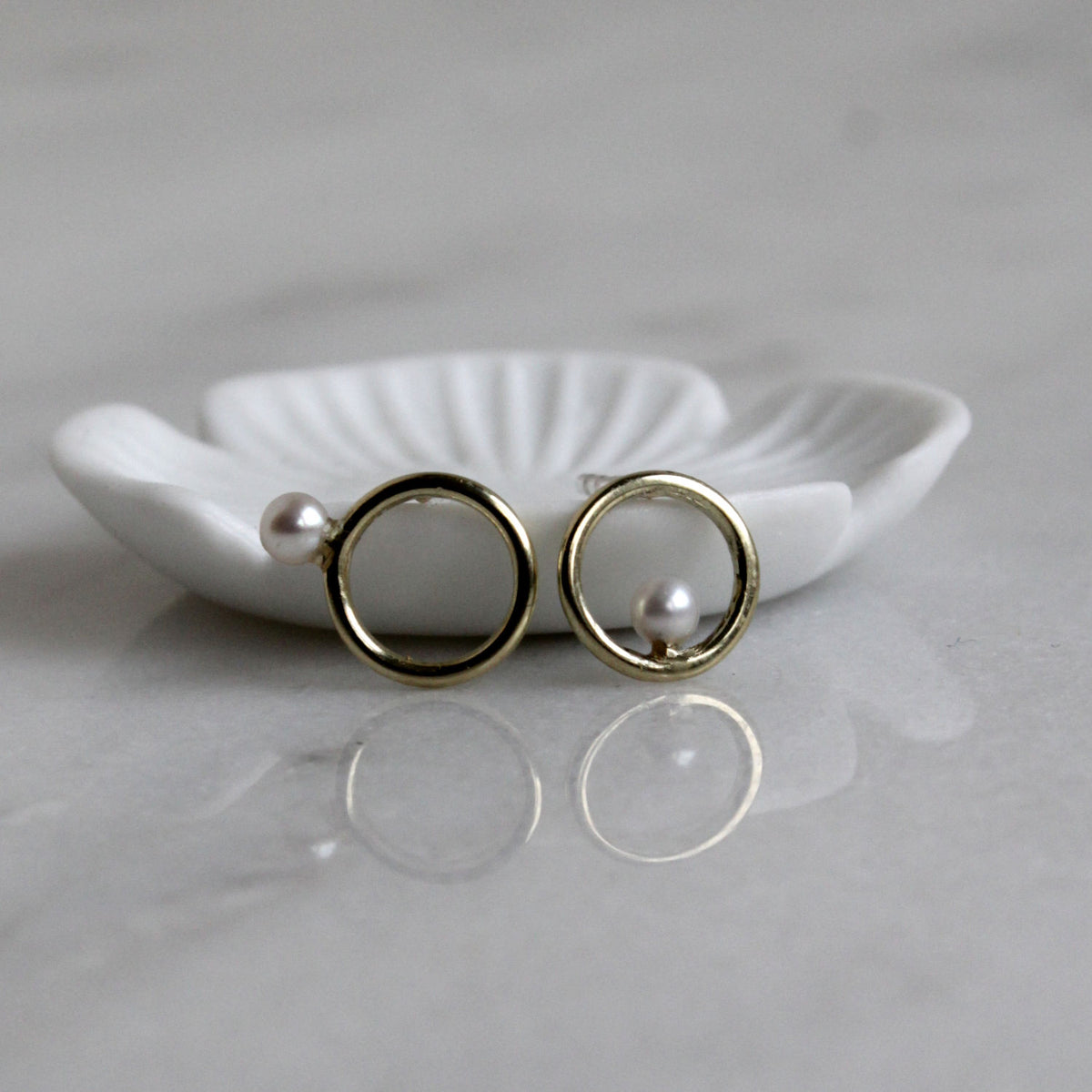 Gouden oorbellen | Tiny Dots met parel