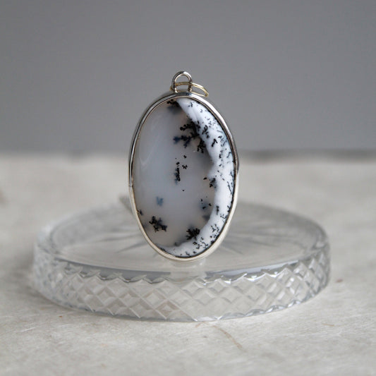 Opal moon, hanger met Dendrietopaal