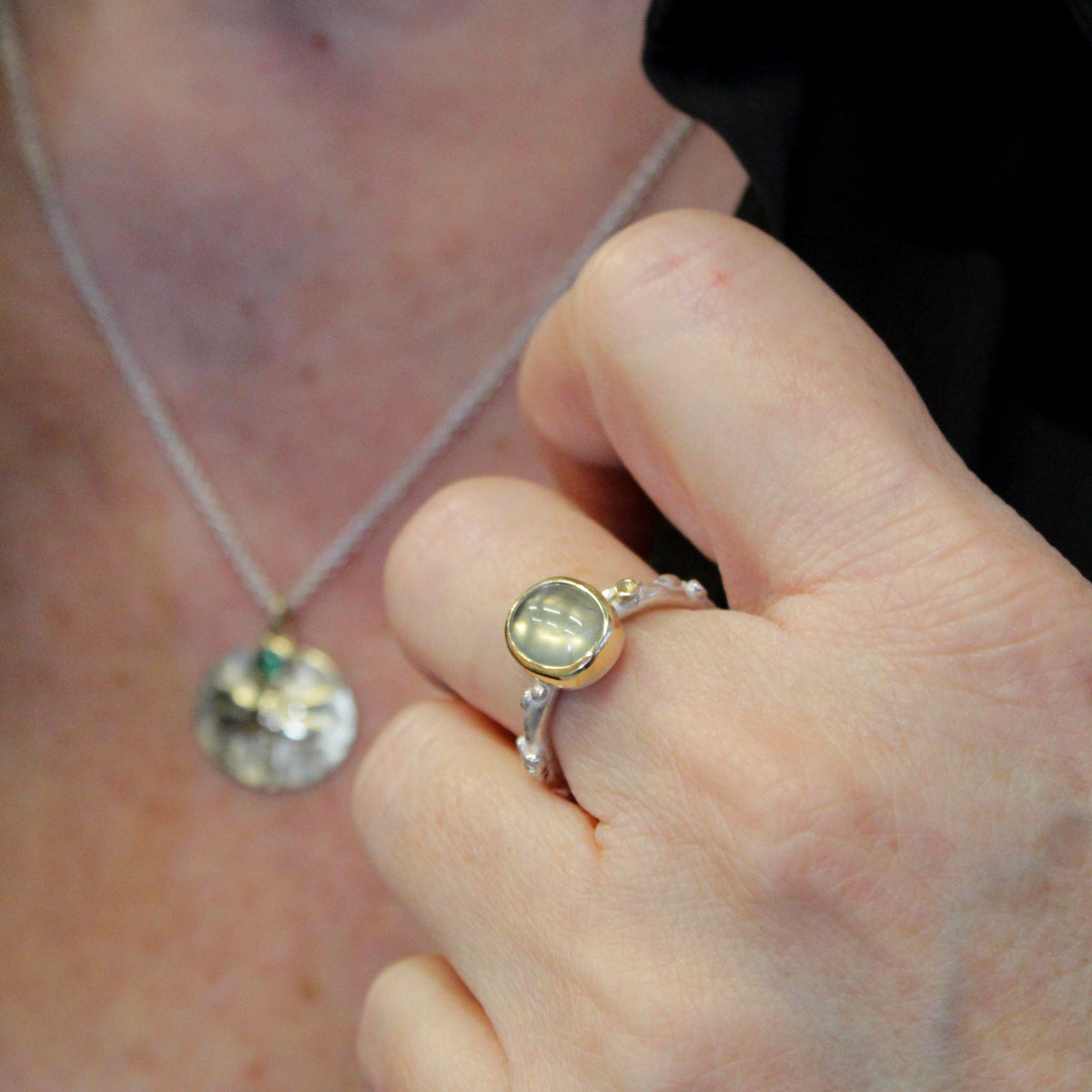 Hidden forest ring met Prehniet