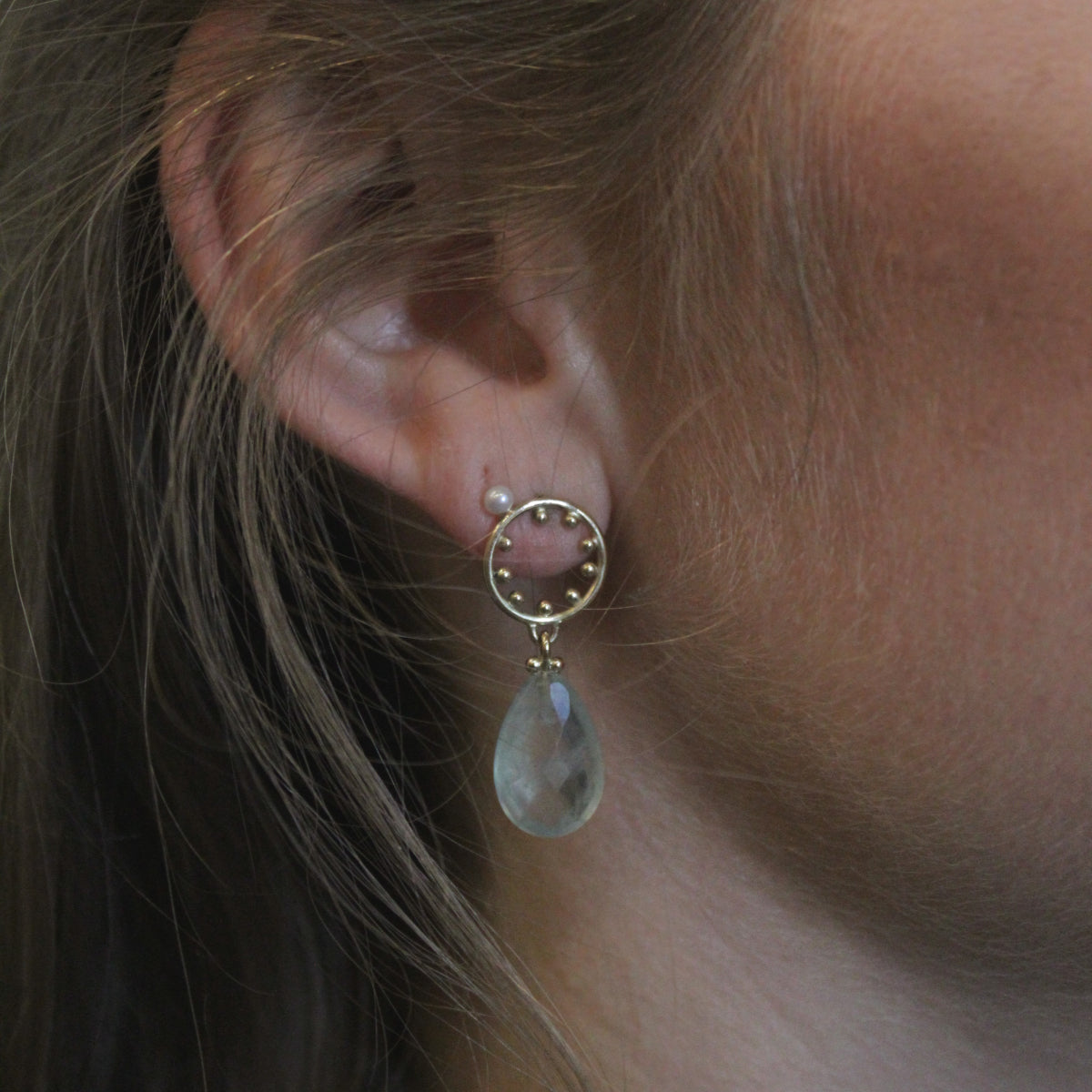 "Dots" oorbellen goud met prehniet