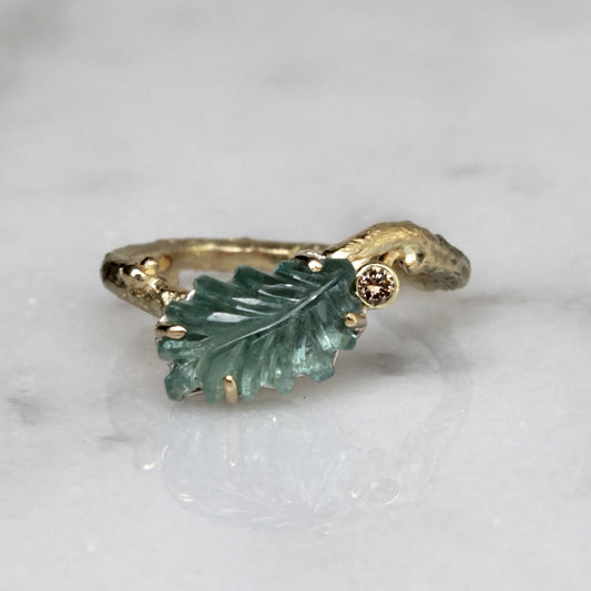 "Lothorien" gouden ring met topaas en diamant.