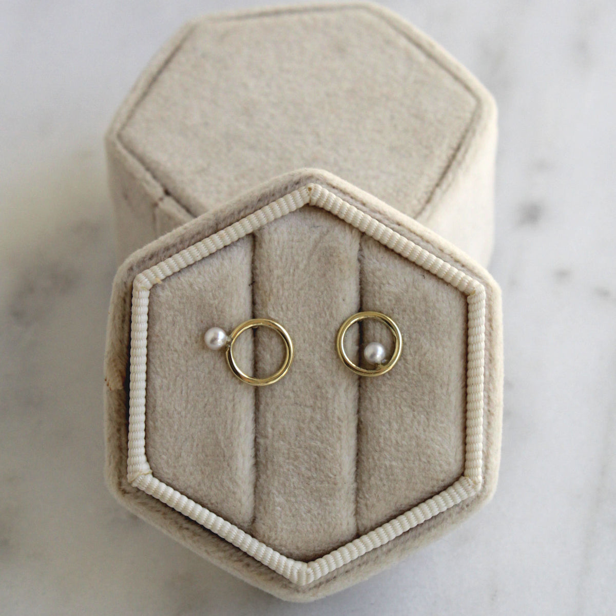 Gouden oorbellen | Tiny Dots met parel